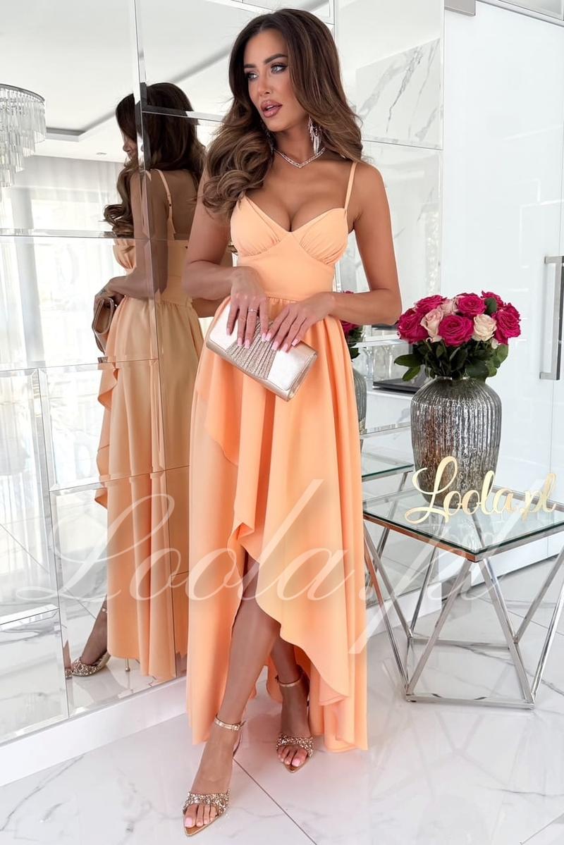 Stylizacje z morelową sukienką