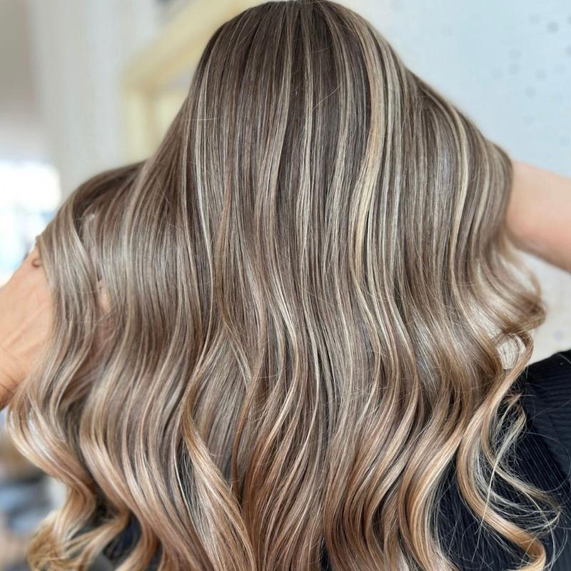 Jak zadbać o włosy po farbowaniu, gdy wyglądają jak siano?