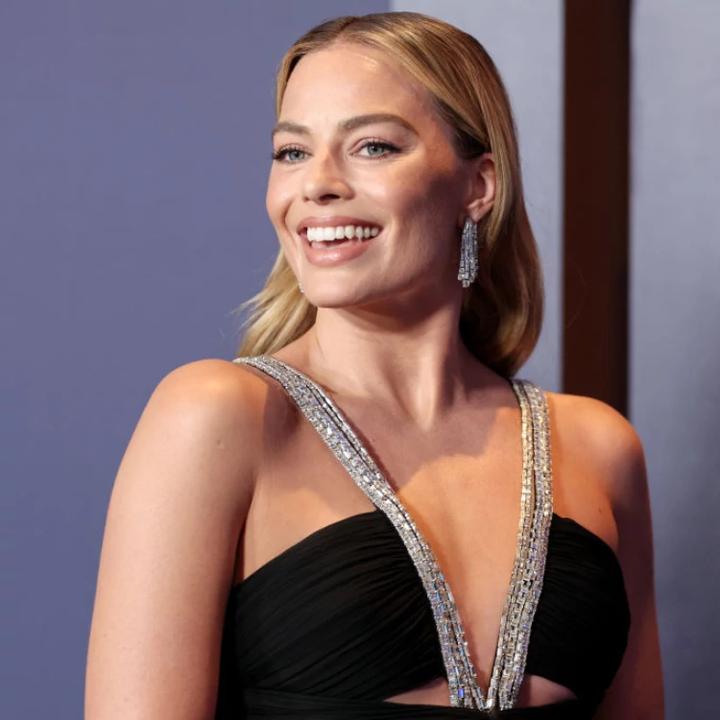 Sekrety makijażu gwiazd: jakie kosmetyki wybierają na czerwony dywan?