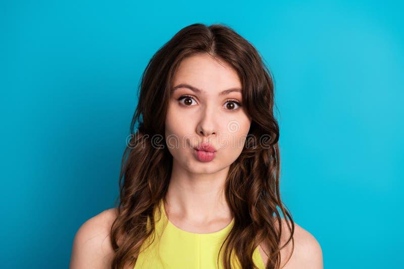 Neutralizacja żółtego odcienia włosów