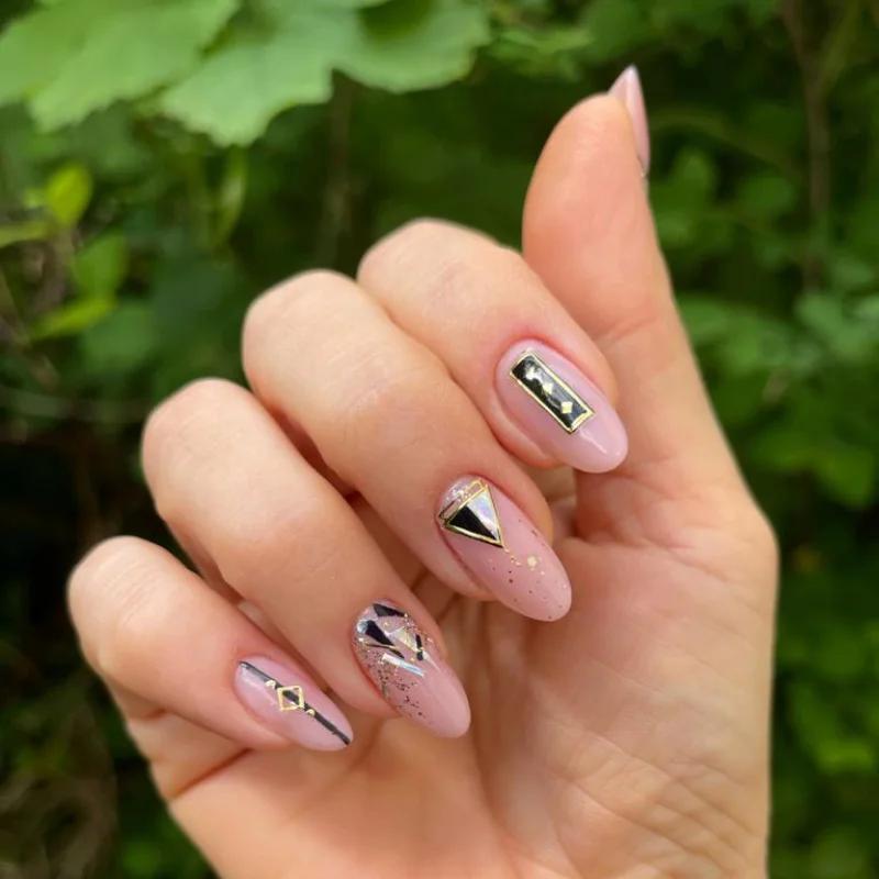 Czy manicure żelowy może szkodzić Twoim paznokciom? Sprawdź, co musisz wiedzieć!