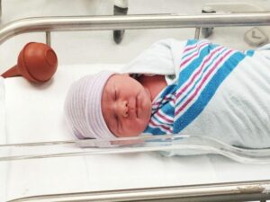 Jak wybrać idealny rozmiar ubranek po porodzie?