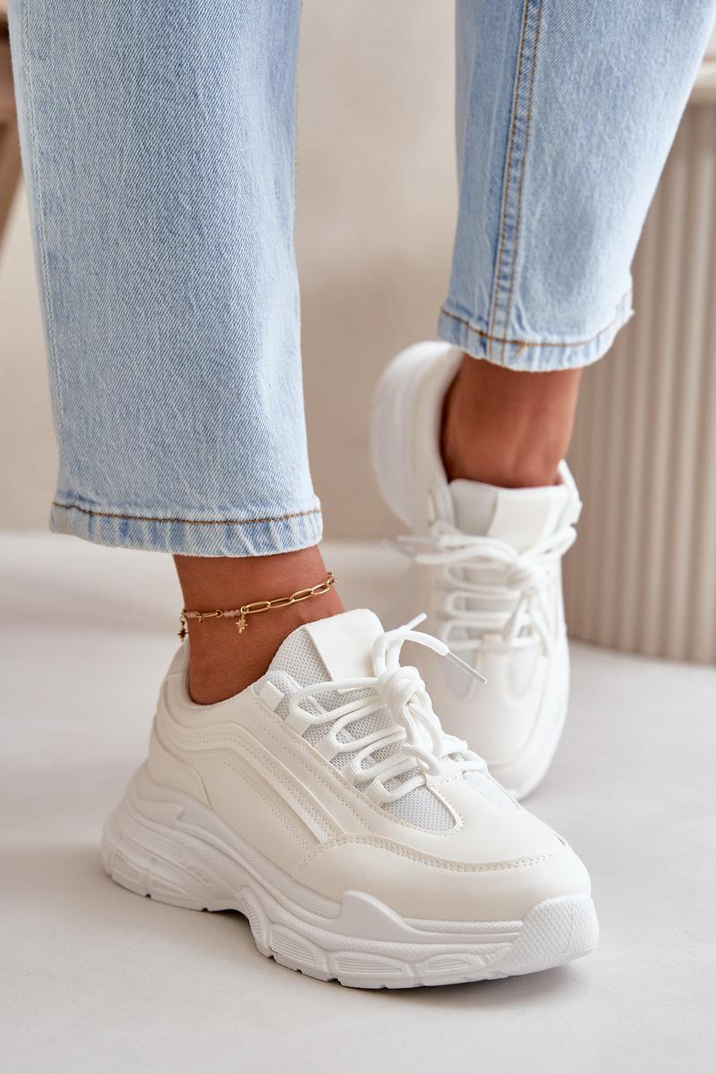Stylizacje i jak nosić sneakersy