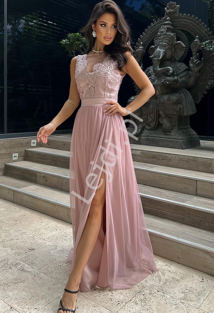 Idealne połączenia: jaki kolor butów najlepiej pasuje do pudrowo różowej sukienki?