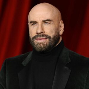 John Travolta i sekret doskonałego stylu: jak lakier do włosów zmienia wszystko