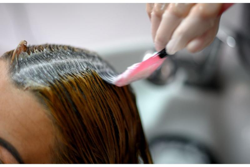 Samodzielne farbowanie włosów