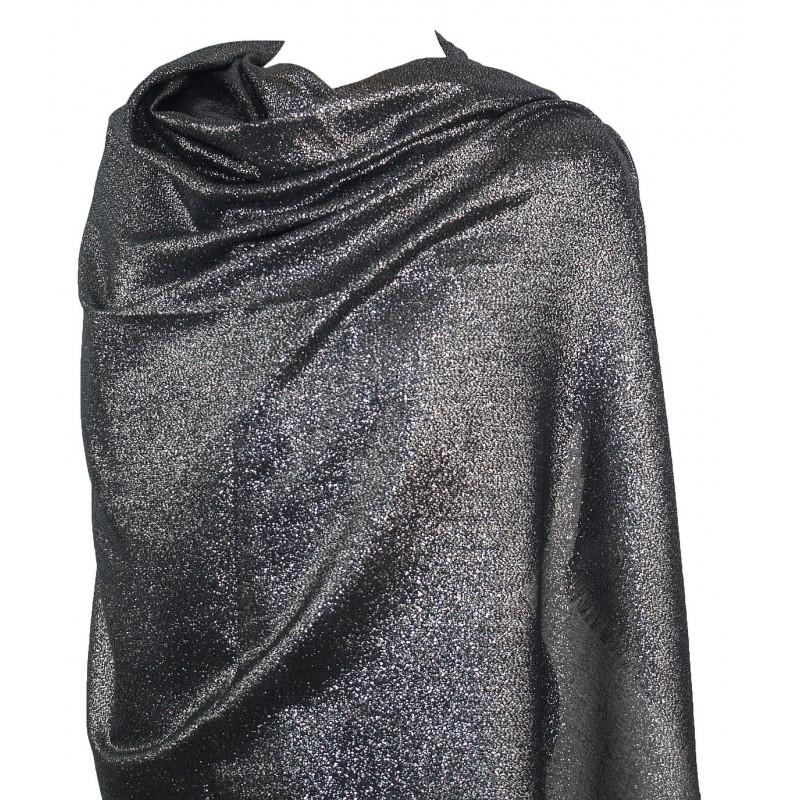 Stylowe połączenie: Jak założyć szal do sukni wieczorowej?