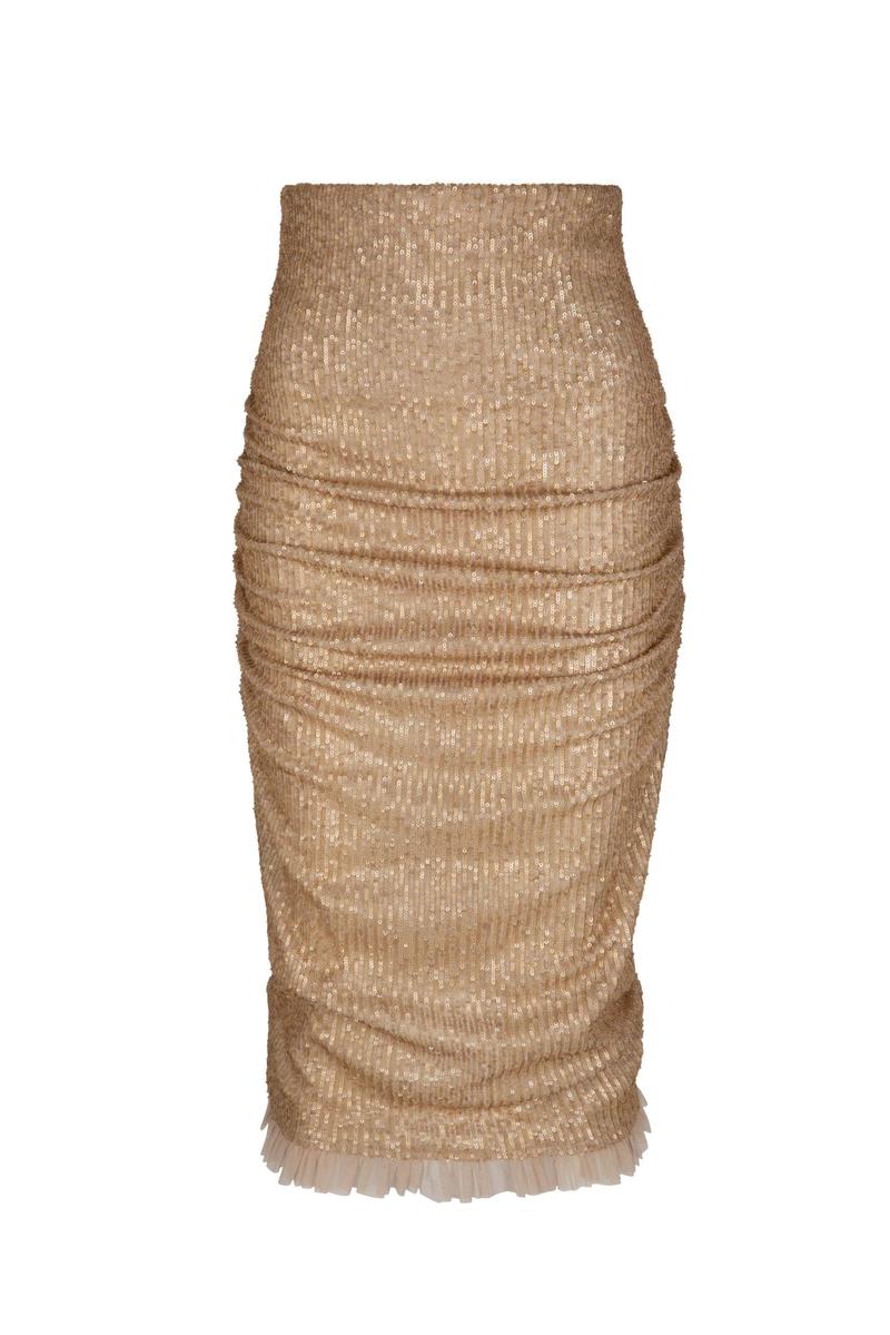 Stylizacje ze złotą spódnicą