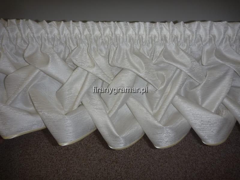 Szycie i wykańczanie lambrekinu boa