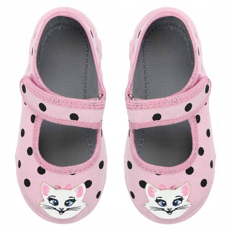 Jakie buty do żłobka wybrać, aby zapewnić komfort i bezpieczeństwo?