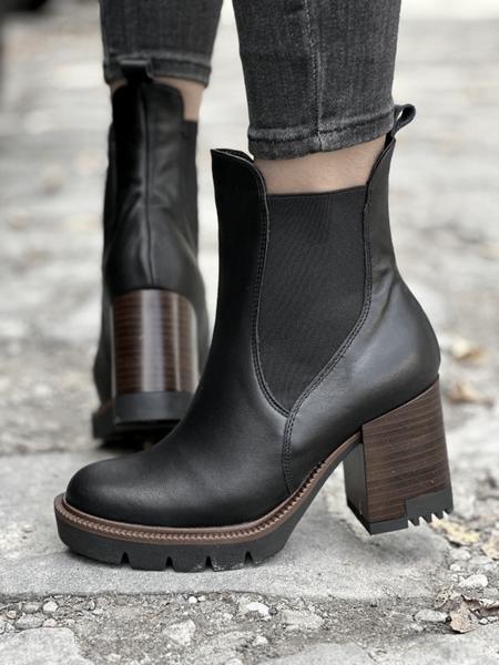 Buty do skórzanej sukienki